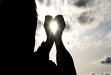 蓝鲸体育官网：[图]欧冠-特奥假摔红牌 10人米兰1-2费耶诺德遭淘汰.